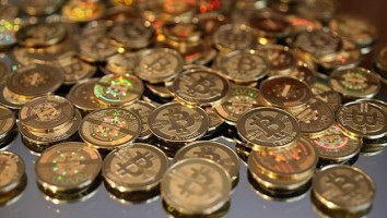 Dos federales acusados de robar millones de dólares en Bitcoins